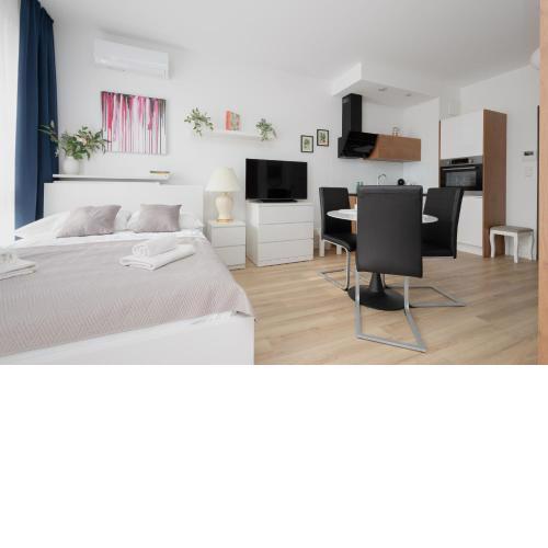 Holzera 6 studio close to Medicover and Paley