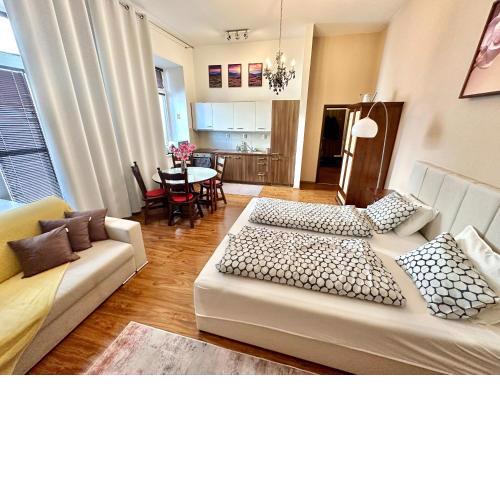 Home Away central apartment