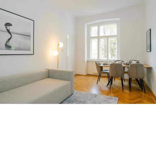 Homey APT 5 min to Belvedere