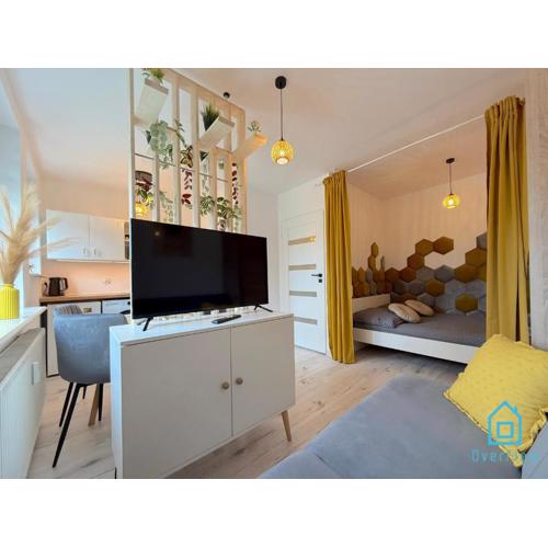 Honey Apartment- Cozy Retreat, 10 Minutes to Gdańsk Old Town