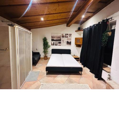 Honor - All in One Room