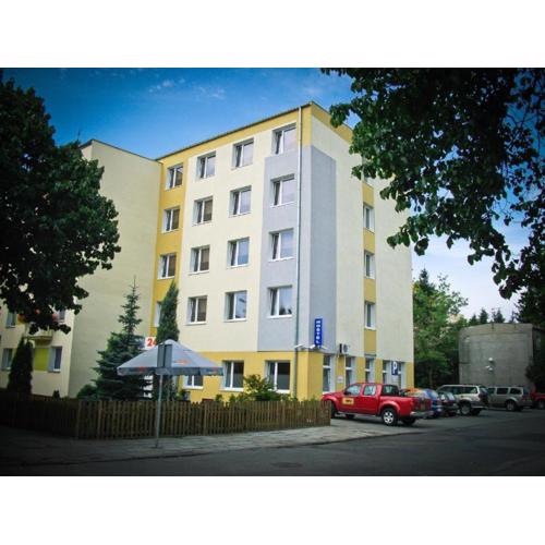 HOSTEL 24