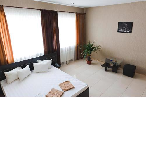 Hotel 8th Mile