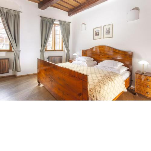 Hotel At the Green Grape