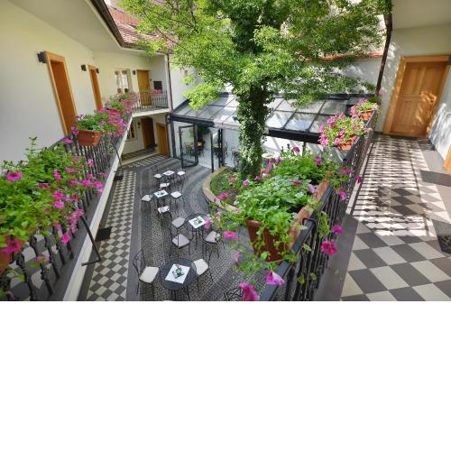 Hotel At the White Lily