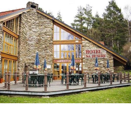 Hotel na Jezeře