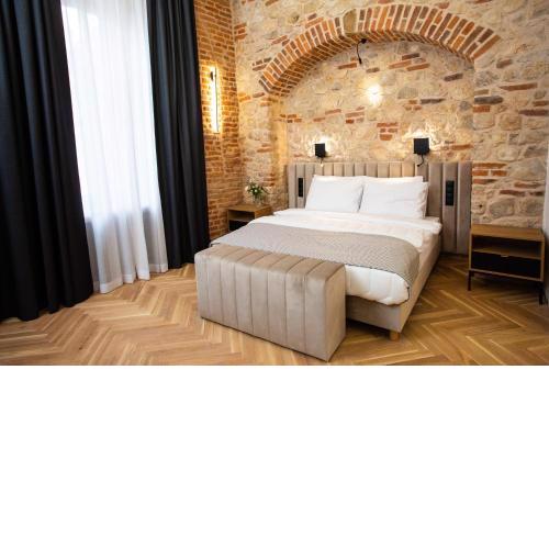 HOTEL TEATR