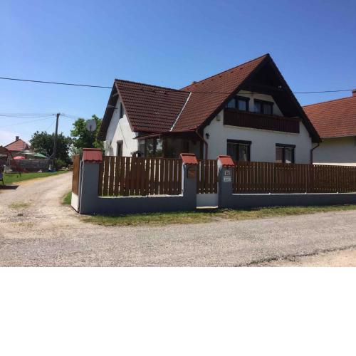 House and Apartment Balatonmariafürdo 19319