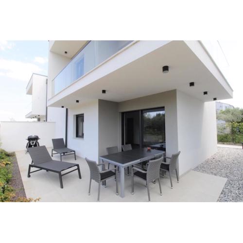 House Andrej, Entire semi-detached house with a terrace, parking, 400 m from beach