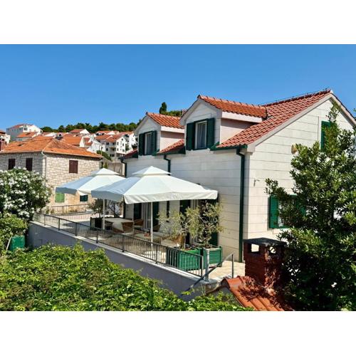 House Bianca Brac - New Listing - Experienced host