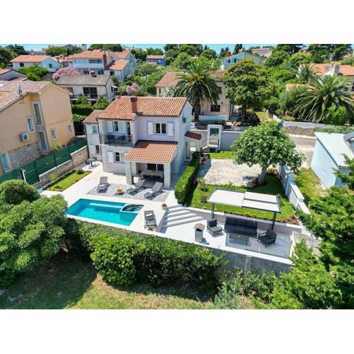 House Breeze - Premantura, 4 bedroom house with pool, jacuzzi, sauna and gaming room