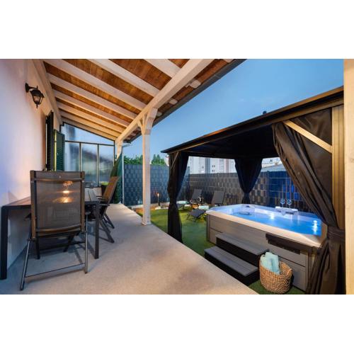 House Cute house with jacuzzi