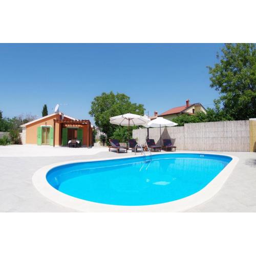 House Elvis, Sveti Kirin