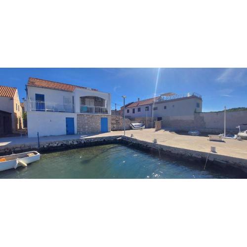 House Lucija with berth in Murter