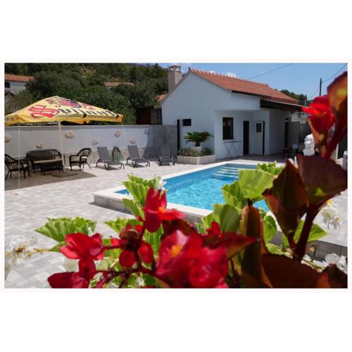 House Luketini dvori