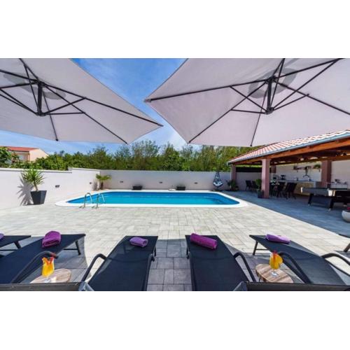 House Luxury Villa with pool