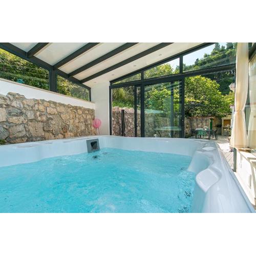 House Mars in Podgora, jacuzzi