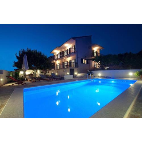 House Mrcela 200m from beach