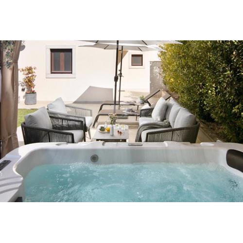 House NoE- with hot tub