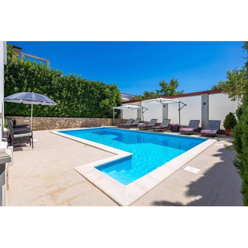 House Rose With Private Pool And Garden - Happy Rentals