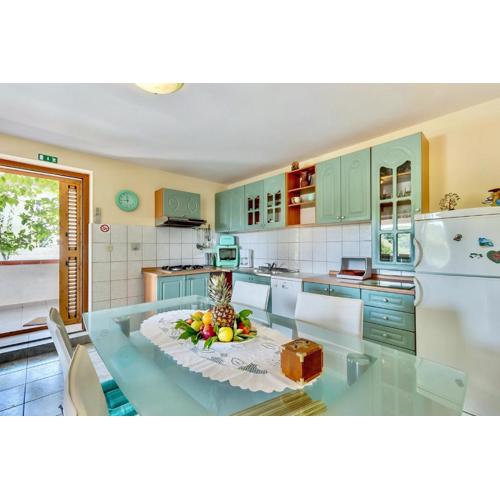 House ROSSELLA with cozy apartment and rooms close to the beach