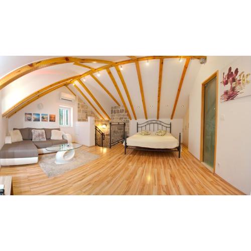 House Sandra 2