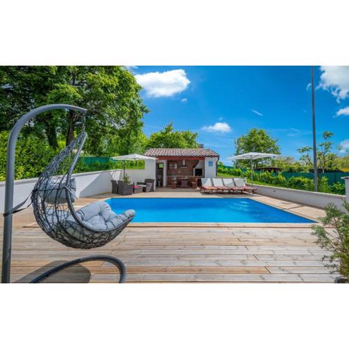 House Smoky with private pool and jacuzzi