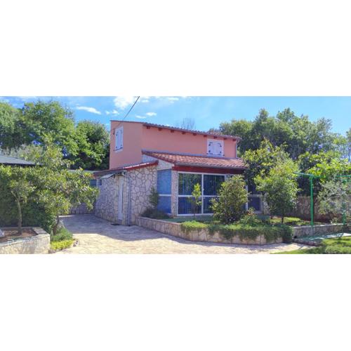 House Vugrinec with garden and parking