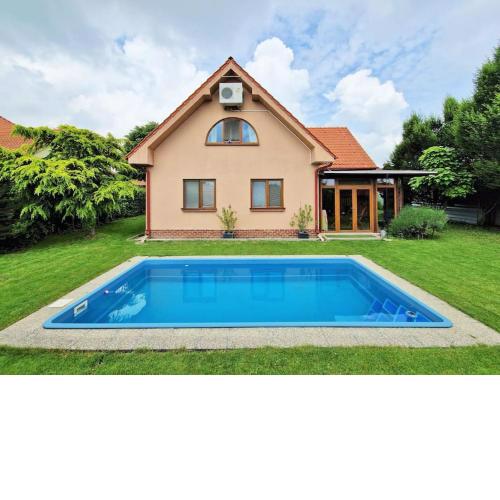 House with 3 bedrooms and pool