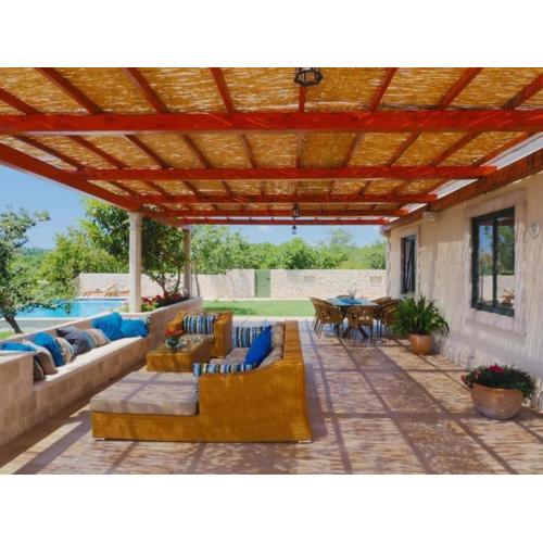 House with a Spacious Garden and Swimming Pool
