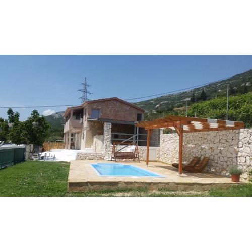 House with pool Gabi