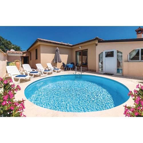 House with pool in Marcana