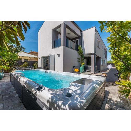 House with pool Ledenko