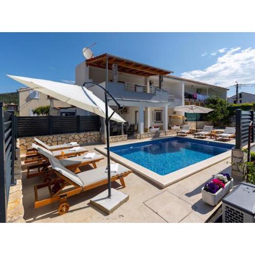 House with pool Lile
