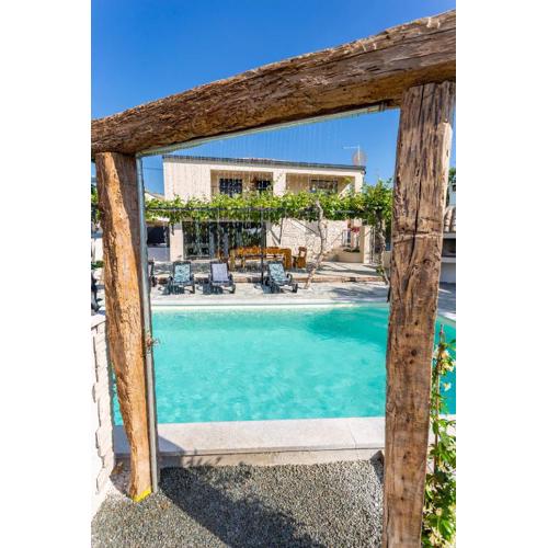 House with pool Poli Stare nuoni
