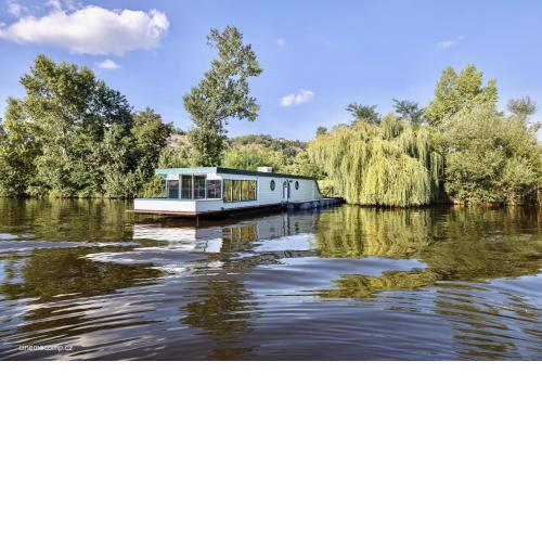 Houseboat - best place in Prague