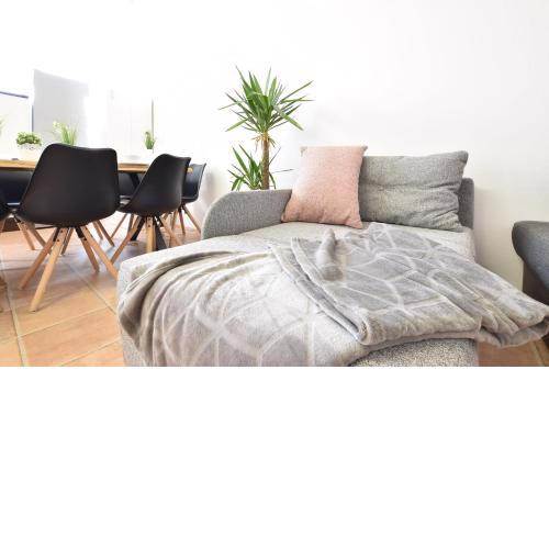 Huge Apartment in Awesome Location with parking
