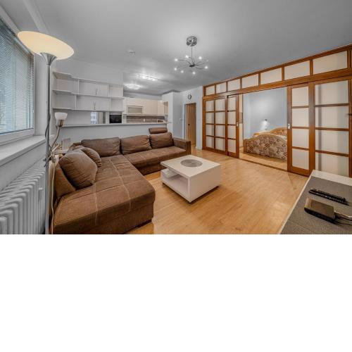 HUGE APARTMENT next to train station close to the city center