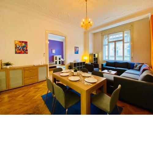 Huge Family Friendly 2BR Downtown Apt - Deco House
