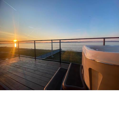 Hullám Panorama & Jacuzzi