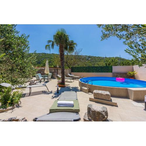 Hundefreundliche Villa mit Privatpool, Aussendusche, Grill und vielen Wanderwegen in der Umgebung
