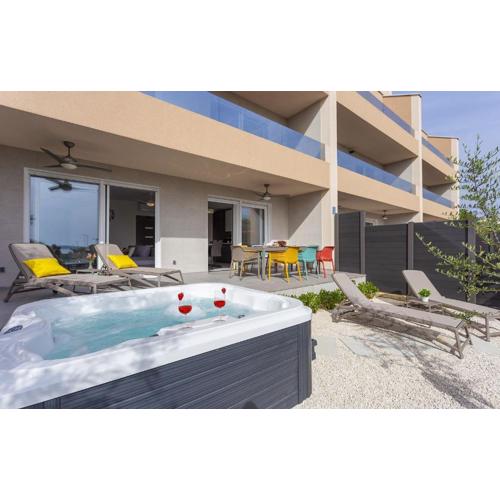 Hundefreundliches Apartment 100 Meter zum Sandstrand mit Jacuzzi, Meerblick