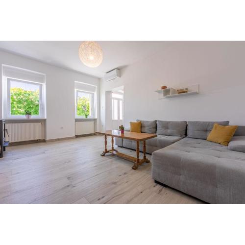 Hundefreundliches Ferienhaus nur 270 Meter zum Strand mit Meerblick, Tischtennis, Grillbereich