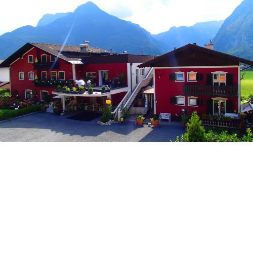 Hunter's Chalet, up to 10 p, terrace with amazing mountainview, 200 qm garden, BBQ&bikes&sunbeds for free