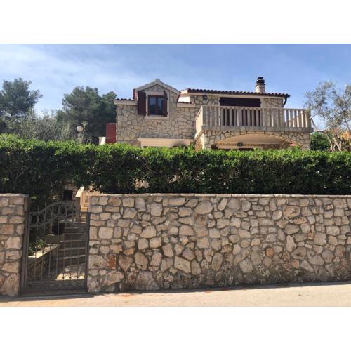 @Hvar Island Seaside Villa (1st row at seaside)
