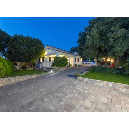 Idyllic Escape Villa Maretici with Pool and Private Garden
