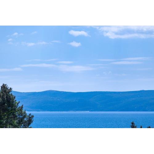 Idyllisches Apartment nur 120 Meter zum Sandstrand mit Meerblick, privatem Balkon, WiFi