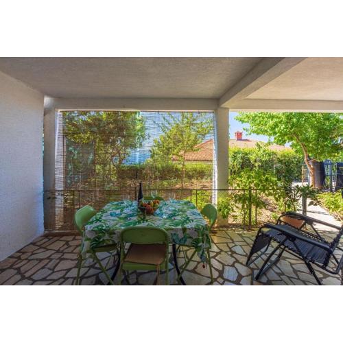 Idyllisches Apartment nur 150 Meter zum Strand mit privater Terrasse, Garten, WiFi