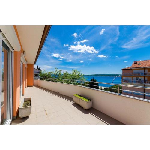 Idyllisches Apartment nur 400 Meter zum Sandstrand mit Meerblick, WiFi und Privatparkplatz