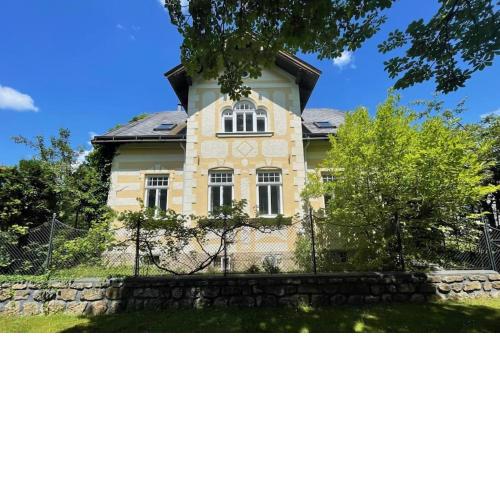 Idyllisches Landhaus mit Garten nahe Stadtplatz